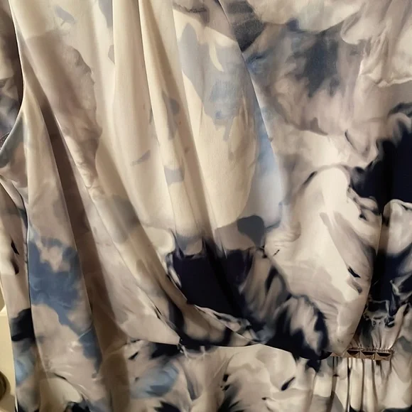 A Pretty Calvin Klein Top! - Picture 5 of 12